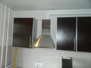 Установка вытяжки на кухне в Красноярске